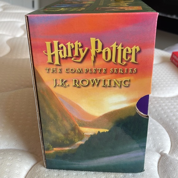 HARRY POTTER COMPLETE BOOK COLLECTION - Picture 2 of 2
